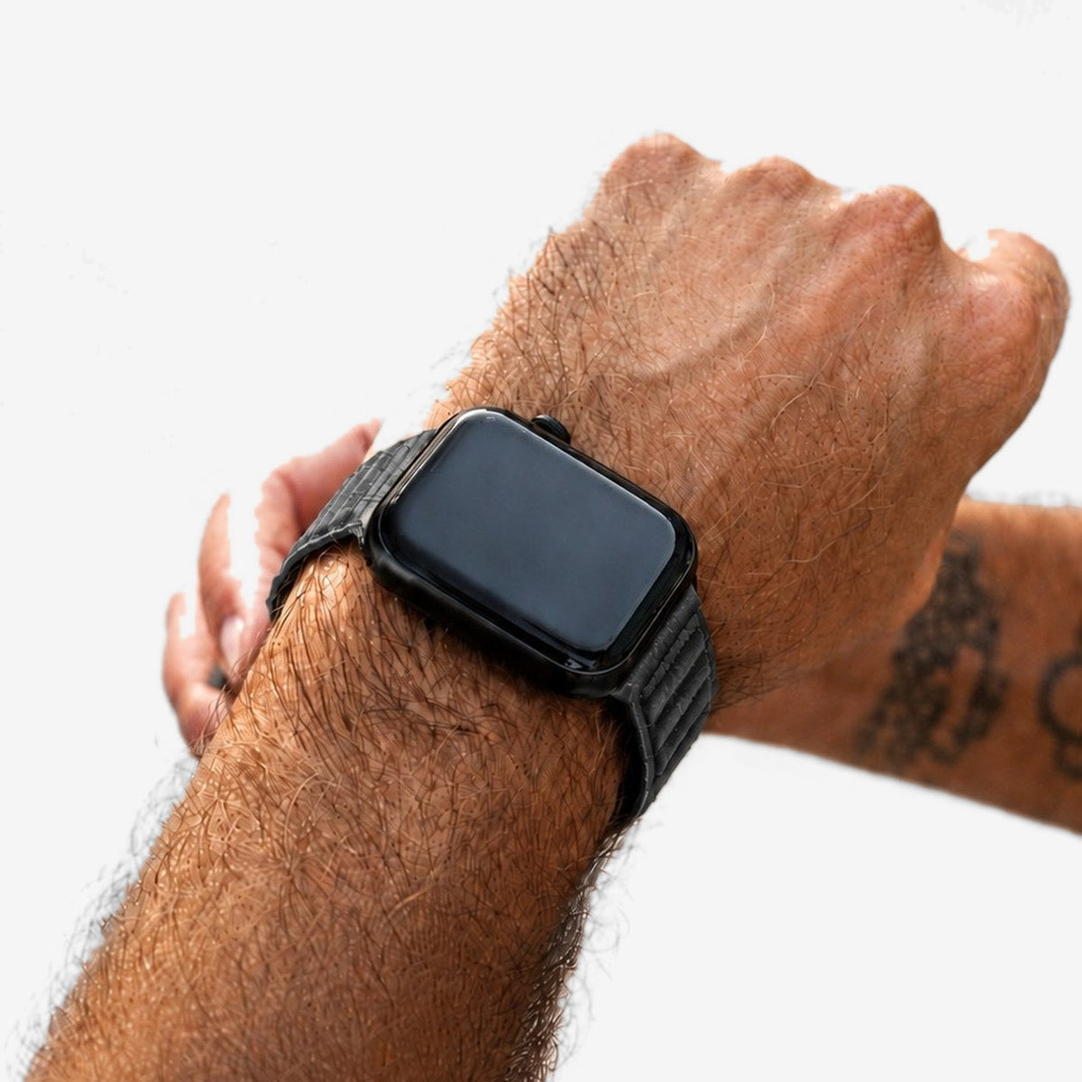 Apple Watch Band aus Alcantara in Dark Grey in der Hand #Farbe_Dark Grey